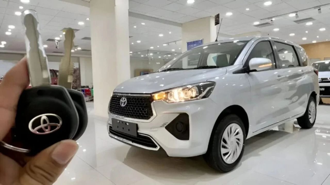 7-Seater Family Car with 32 kmpl Mileage: A Smart, Budget-Friendly Alternative to Traditional MPVs